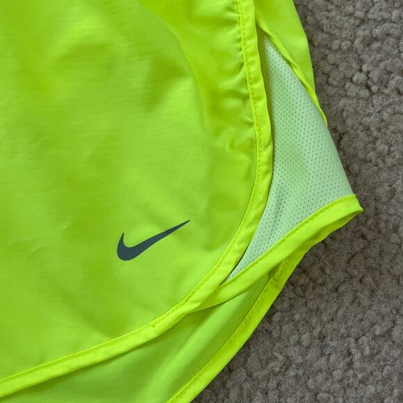 Nike Womens Modern Tempo Embossed Running Shorts Neon Yellow Size Medium - Picture 2 of 8